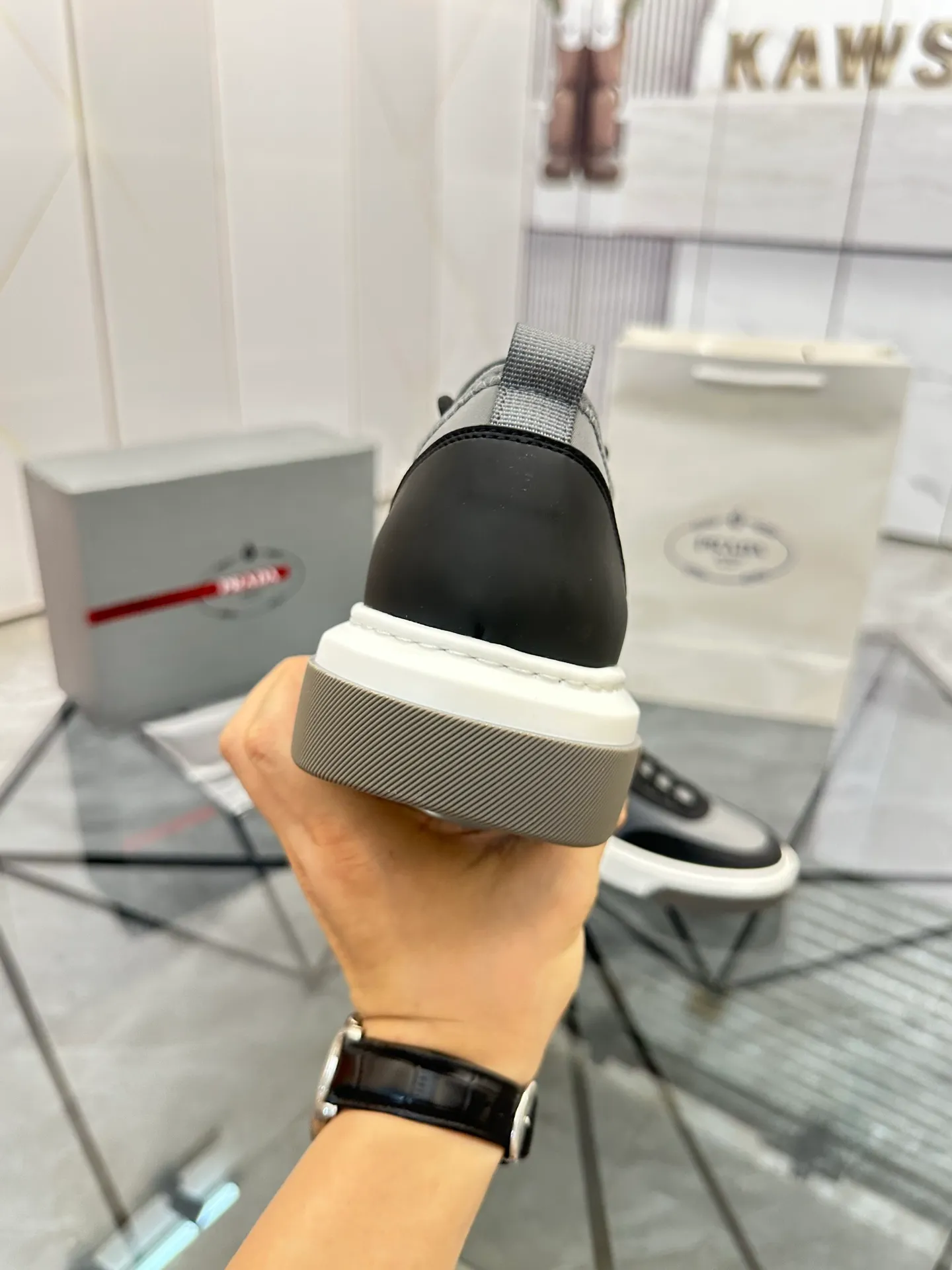Men's shoes for sale 💰: 💰P600¥ High-end top quality Product trademark: Prada *"Prada*" low-top casual shoes Regular size: 38-45 (can be customized to 46) Product materials: Upper imported glue splicing original material, breathable lining, cowhide foot pads, original outsole. Number: 832